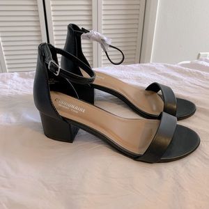 Cushionaire 8.5 Black strappy Heels